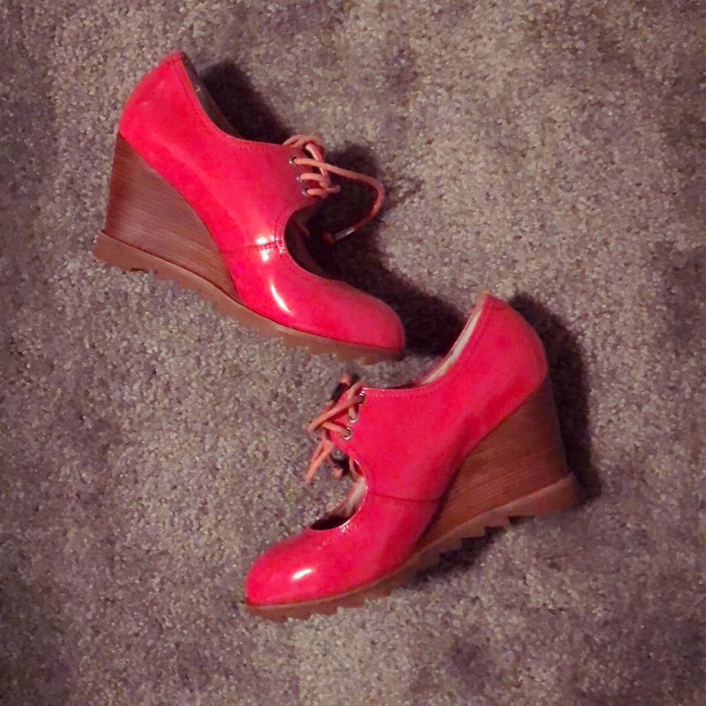 Pink patent leather wedges